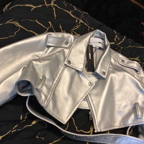 Fashion Nova Crop Leather Jacket-Silver Medium - Picture 3 of 4